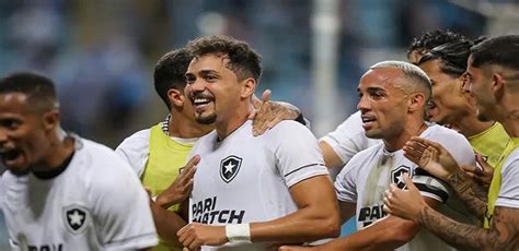 Botafogo vence o Grêmio e abre 10 pontos na liderança do Brasileirão