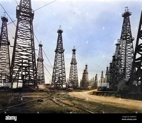 Oil Derricks 1900s Hi Res Stock Photography And Images Alamy