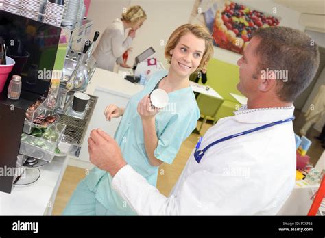 Hospital kitchen staff hi-res stock photography and images - Alamy