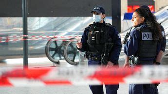 En Par S Hombre Ataca Con Cuchillo A Personas En Estaci N De Tren