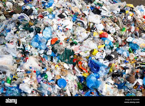 Pile of trash Stock Photo - Alamy