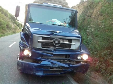 Caminhão não consegue frear atropela e acaba matando motociclista na