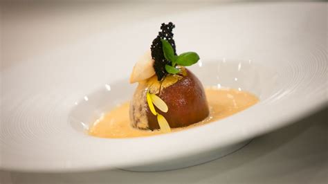 Tartare de crevettes Nobashi et velouté glacé de gapsacho RTBF Actus