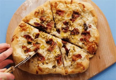 Mashed Potato Pizza Recipe Mashed Potato Pizza Pizza Roasted Garlic Mashed Potatoes