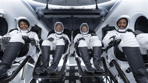 Vea El Lanzamiento Del Ax Con Astronautas Privados De Spacex En Esta