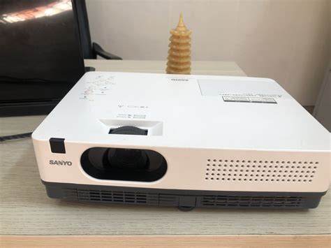 Máy chiếu cũ Sanyo PLC-XW300 chính hãng giá rẻ