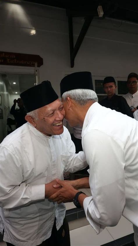 Potret Ganjar Pranowo Ziarah Ke Makam Pendiri Nu Kh Hasyim Asy Ari Dan