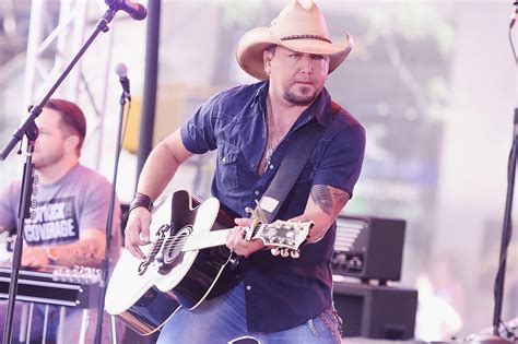 Jason Aldean Heads Home for Charity