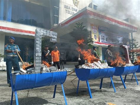 Rugikan Negara Rp Miliar Barang Sitaan Bea Cukai Teluk Bayur