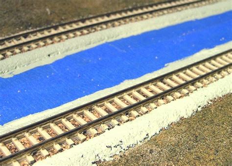 Tokyo in N Scale: Ballasting the tracks