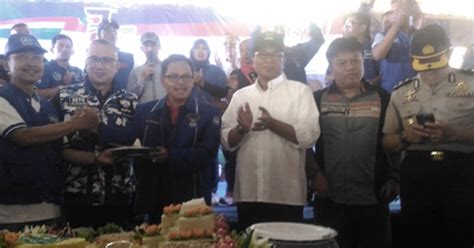 Pimpinan Beserta Anggota Dprd Kota Surabaya Mengucapkan Selamat Dan