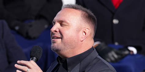 Garth Brooks Performs ‘Amazing Grace’ at 2021 Presidential Inauguration ...