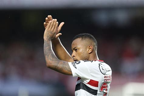 São Paulo Blinda Welington De Sondagens E Aposta Em Lateral Para Início