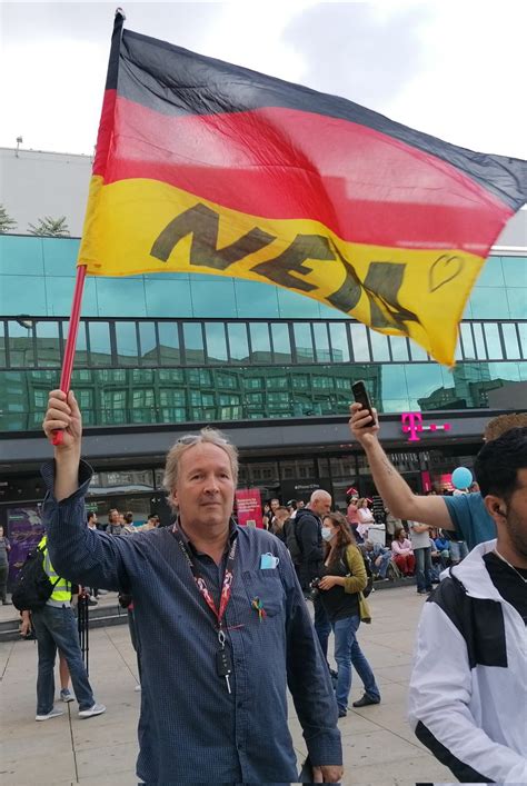 Friedensdemo Watch on Twitter Für Heute ist Feierabend Eine kleinere