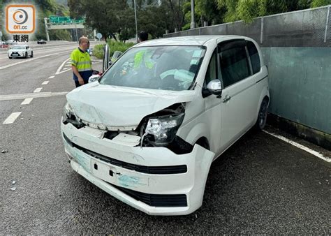 屯門公路私家車撼的士 兩司機受傷送院｜即時新聞｜港澳｜oncc東網