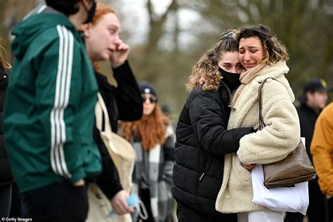 VIDEO Un poliţist care a violat o şi ucis o pe londoneza Sarah