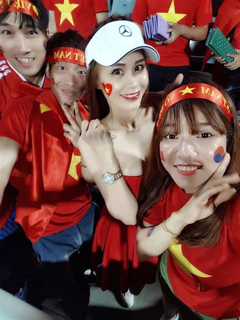 Hot girl ngủ gật và những bóng hồng nóng hết mức vì thiếu vải