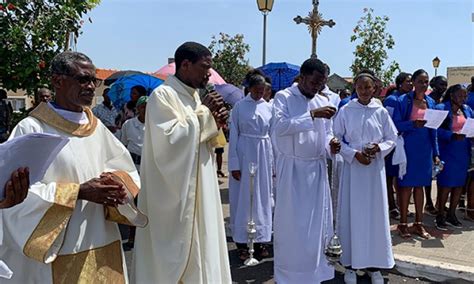 São Miguel Fé e devoção levam milhares de católicos ao Santuário de