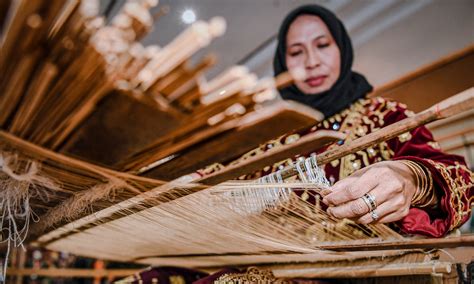 Angkat Wastra Nusantara Dalam Kriya Nusa