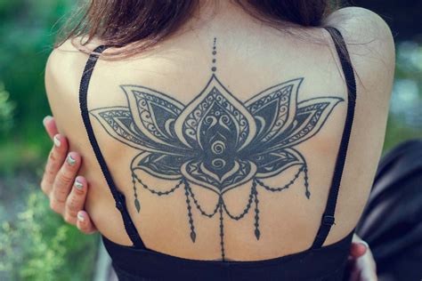 Update 87+ womens flower back tattoos super hot - in.cdgdbentre