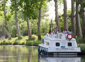 A Guide to Canal-Boating in France | TravelManagers