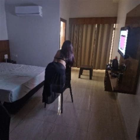 Wife Pissing In Public Jungle Porn Feat Anujeet Xhamster