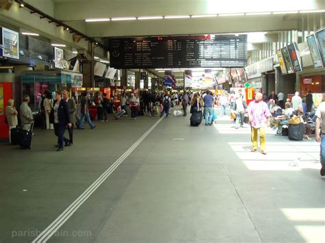 Hall Pasteur Train Voies Gare Montparnasse - Paris by Train