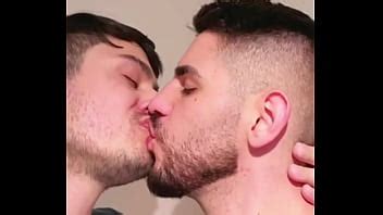 AMIGO DE VERDADE CHUPA O CUZINHO DO AMIGO E DEPOIS METE FORÇA XVIDEOS