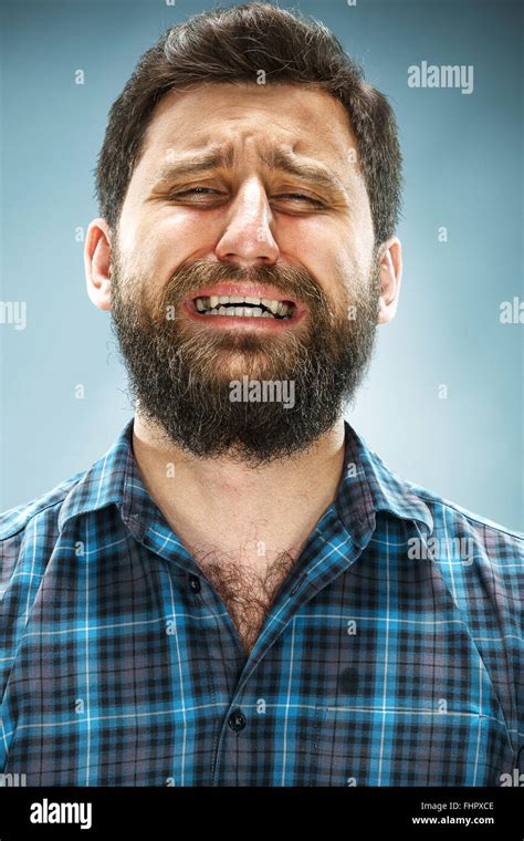 Hombre llorando fotografías e imágenes de alta resolución Alamy