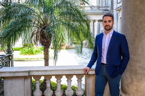 Andréia Sadi Huck e famosos elogiam governador Eduardo Leite ao se assumir gay Sinal News