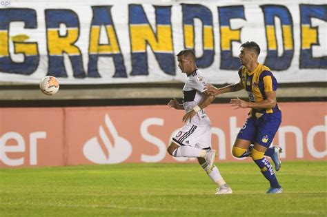 Delfín Le Sacó Un Empate A Olimpia En El Estadio Jocay De Manta El