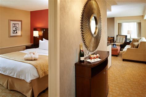 Glimpse Photos Of Our Hotel In Livonia MI | Detroit Marriott Livonia