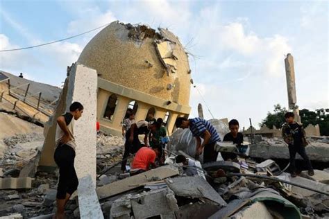 Digempur Israel Masjid Terkenal Di Jalur Gaza Hancur