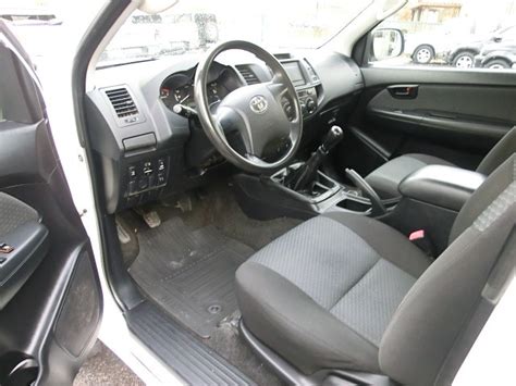 Willam Sainct TOYOTA HILUX EXTRA CAB 2 5 D4D