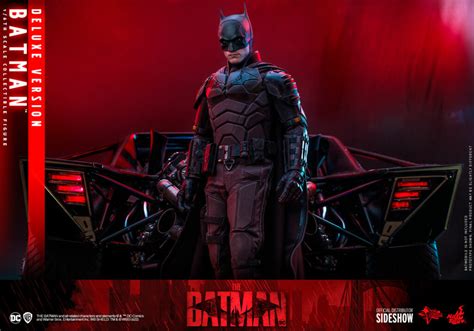 The Batman Figurka Batmana z bat sygnałem od Hot Toys BatCave