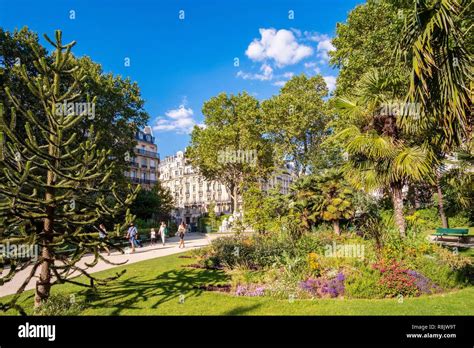 Square Boucicaut Paris Hi Res Stock Photography And Images Alamy