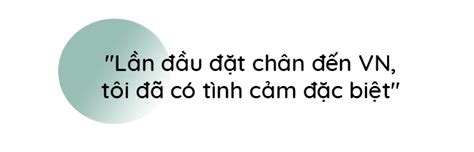 Cô Tây hot girl bán bánh dạo ở phố Sài Gòn Tôi thích phở cà phê và bánh mỳ