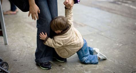 child-throwing-tantrum-in-public