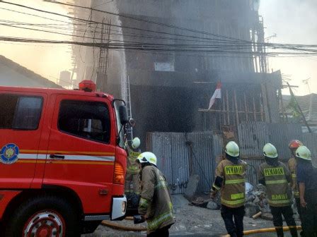 10 Unit Pemadam Atasi Kebakaran Rumah Di Sunter Agung BANTEN AKTUAL