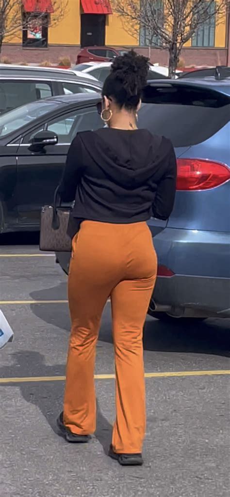 Hot Ebony Babe In Orange Pants Spandex Leggings Yoga Pants Forum