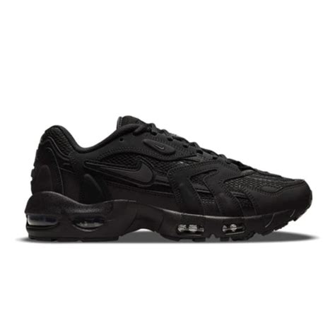 Air Max Ii Triple Black Vestindo A Quebrada