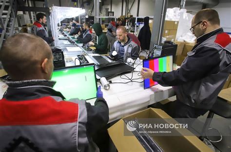 СМИ показали процесс сборки монитора «Бештау» M24FHD на предприятии ...