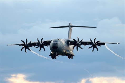 Fuerzas Armadas El Poderoso A400M De Airbus Supera Las 10 000 Horas De