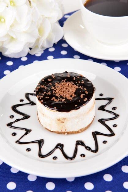 Premium Photo Sweet Cake With Chocolate On Plate On Table Close Up