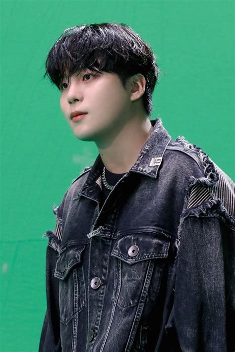 BOUNCY K HOT CHILLI PEPPERS MV Filming Site ATEEZ Photo 45008993 Fanpop