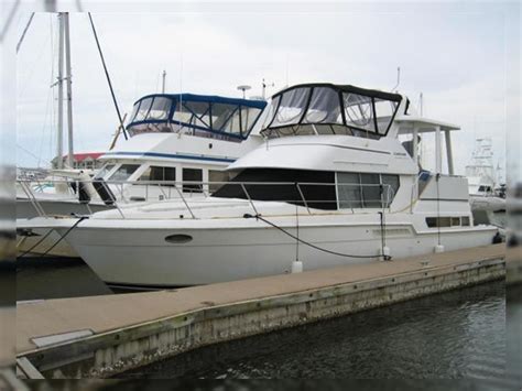 Motorové lodě Carver 400 cockpit motoryachts na prodej - Daily Boats