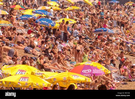 Crowded Brighton Beach Stock Photo Alamy