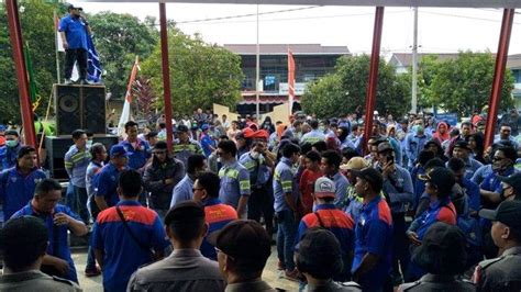 Terancam Phk Buruh Gelar Demo Di Kantor Bupati Tuntut Pemkab Berau