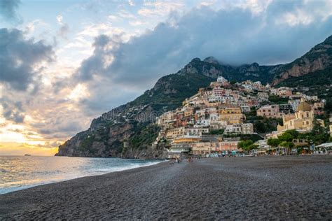 Paisaje Con La Ciudad De Positano En La Costa De Amalfi Famosa En La