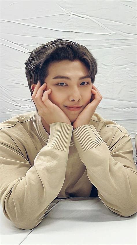 Pin By ʙᴛs Sᴀᴅᴊᴜ On ᴋɪᴍ ɴᴀᴍᴊᴏᴏɴ Kim Namjoon Pretty Men Beautiful